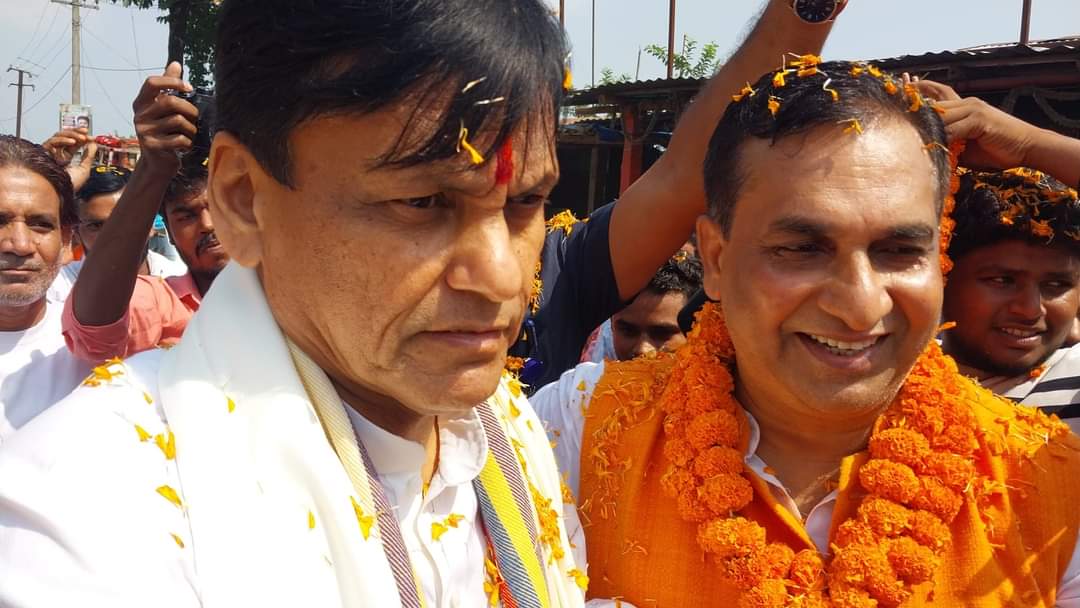 Minister of State for Home welcomed by BJP leader AP Pathak along with hundreds of supporters