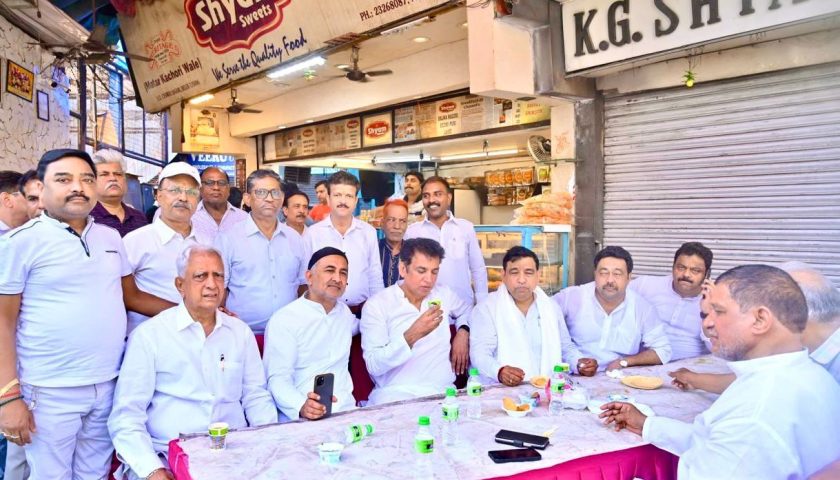 Congress leaders visit Chawri Bazaar, local residents raise local issues